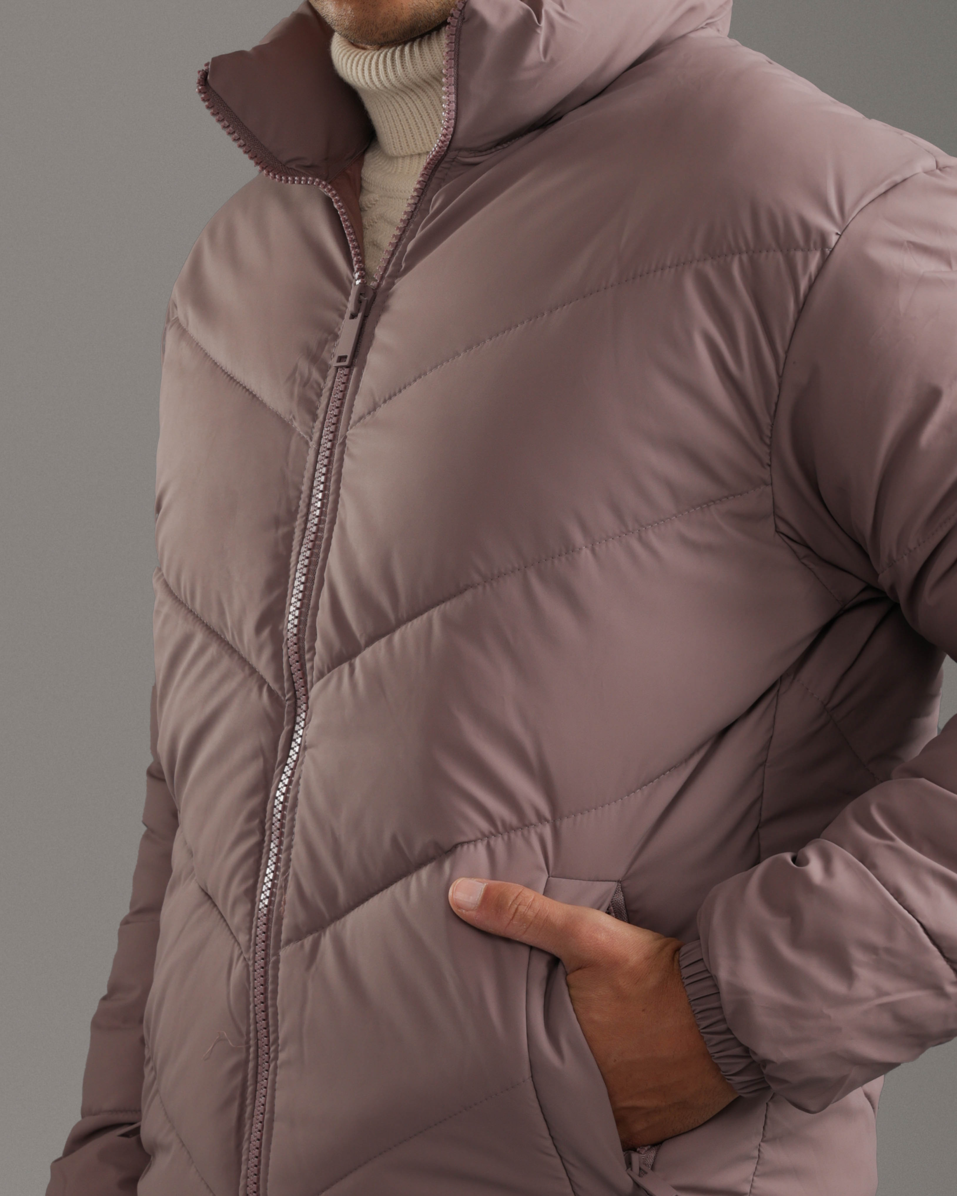 سترة منفوخة بلون أرجواني غباري