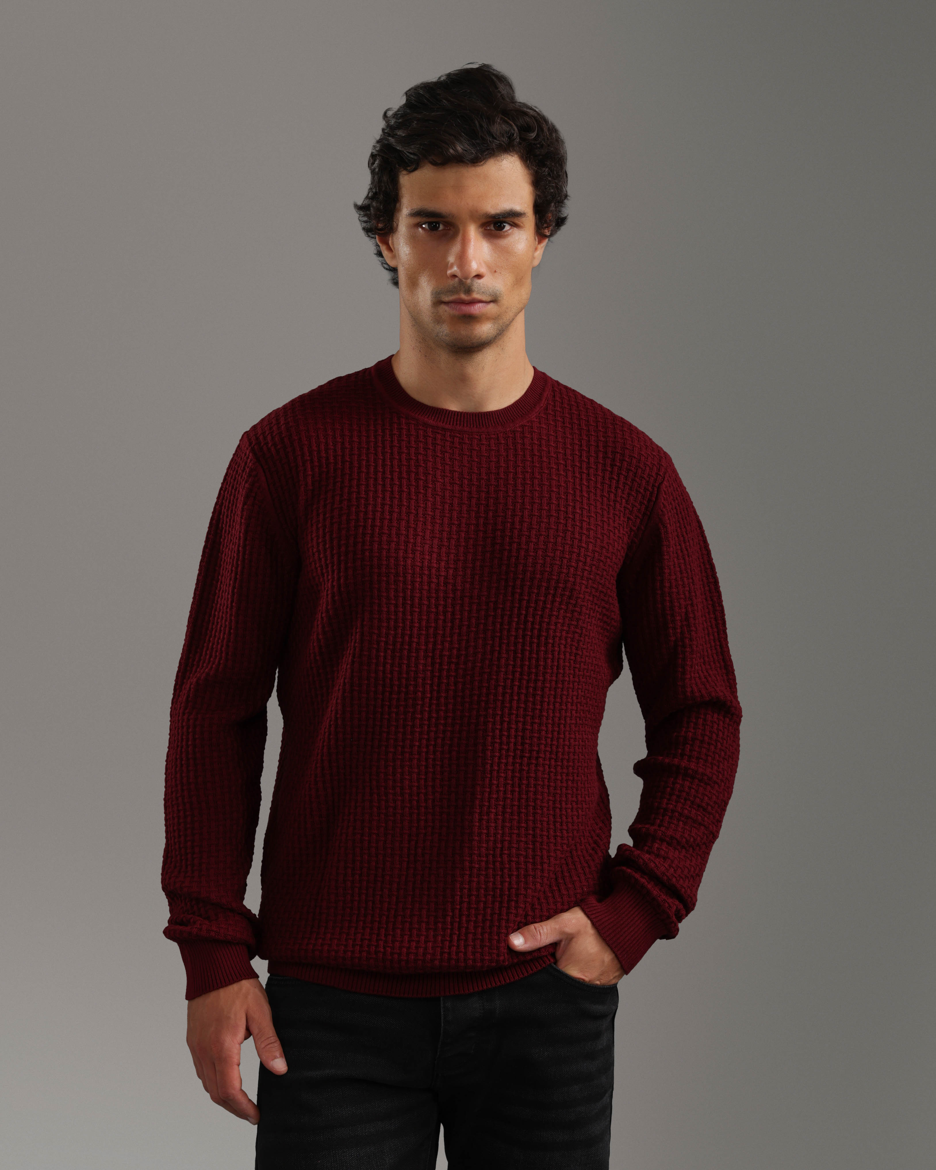 بلوفر محبوك بلون الوافل العنابي