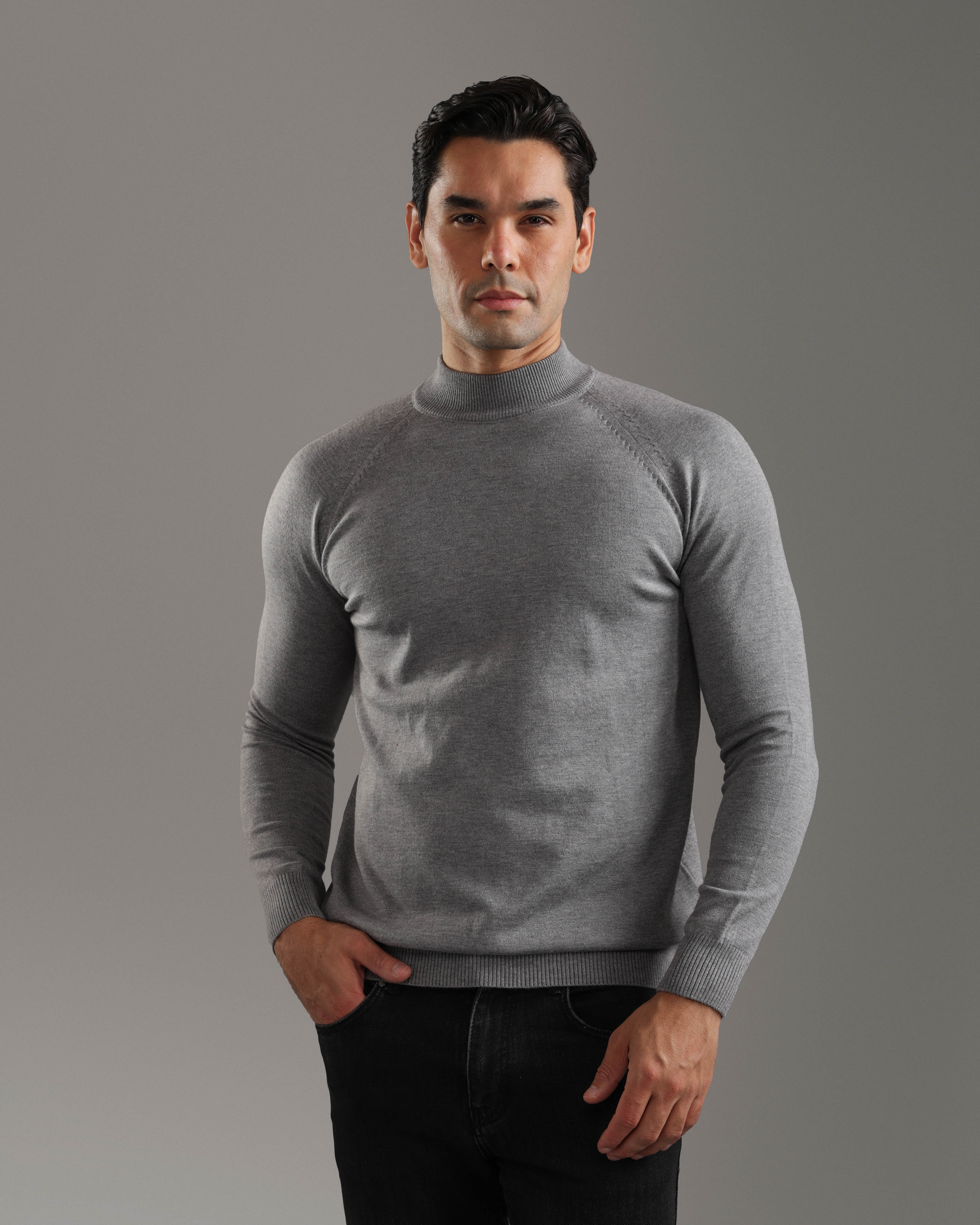 سترة رمادية برقبة دائرية