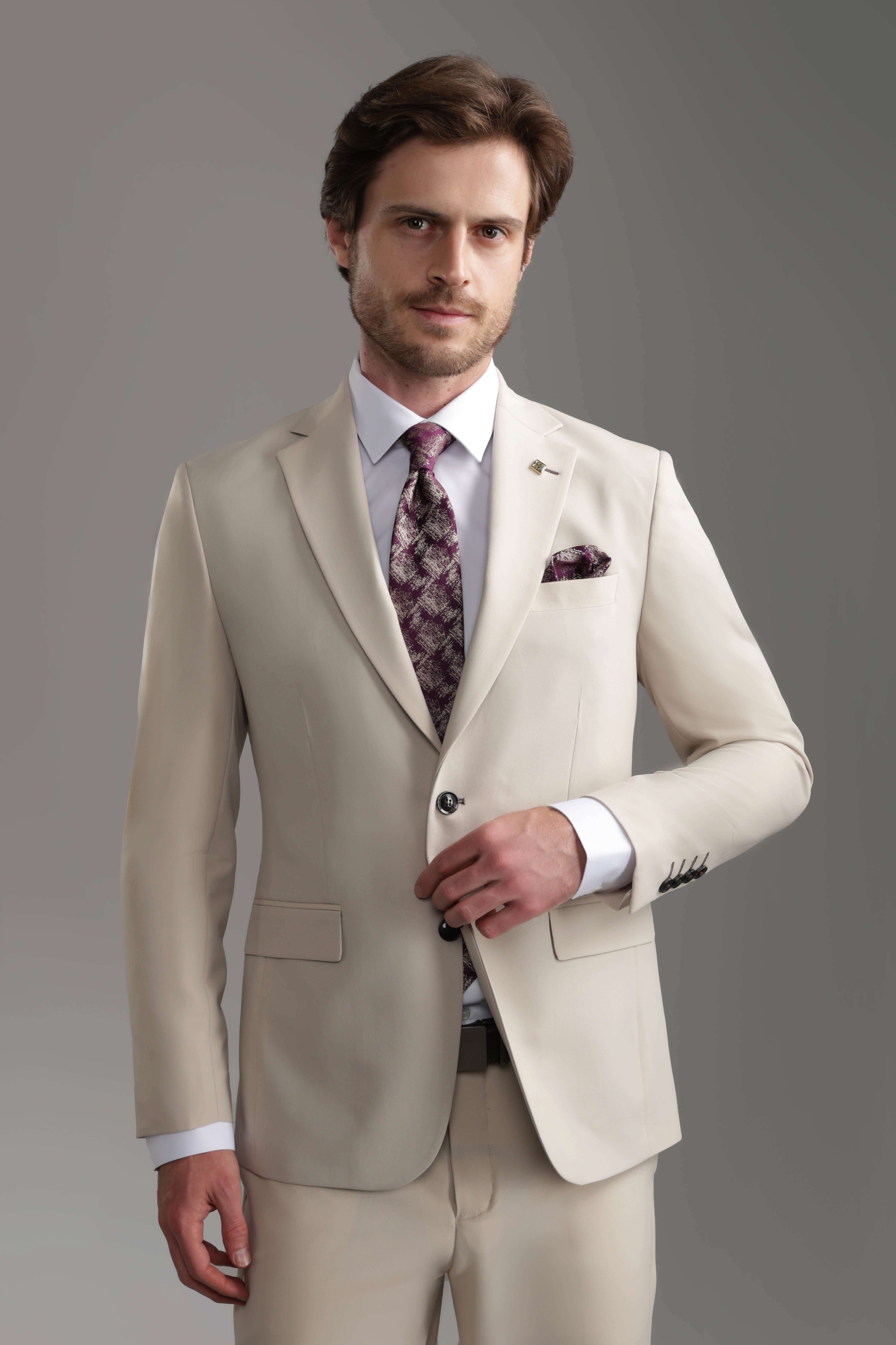 بدلة بيج فاتحة بقصّة Slim Fit