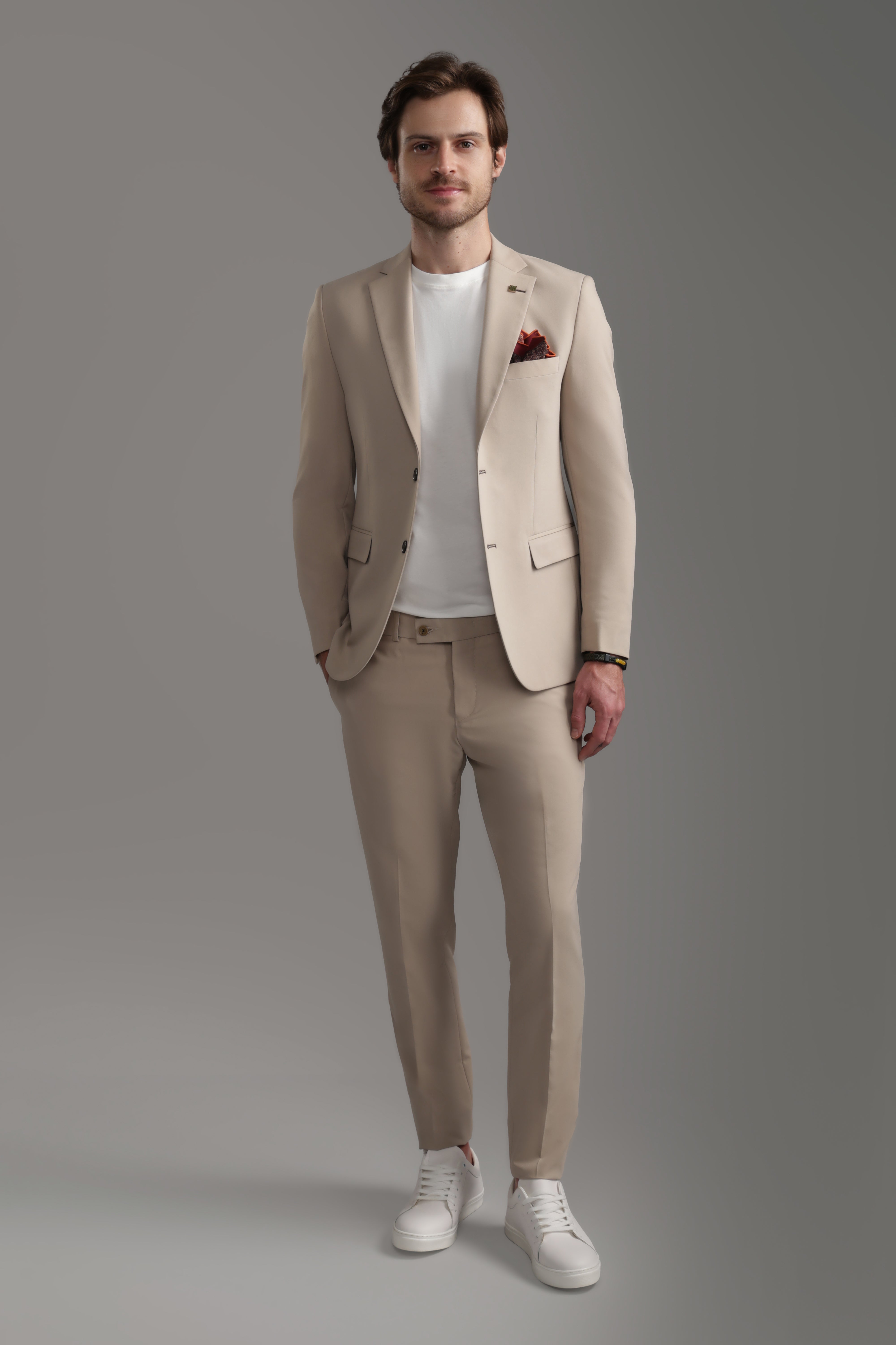 بدلة بيج ضيقة