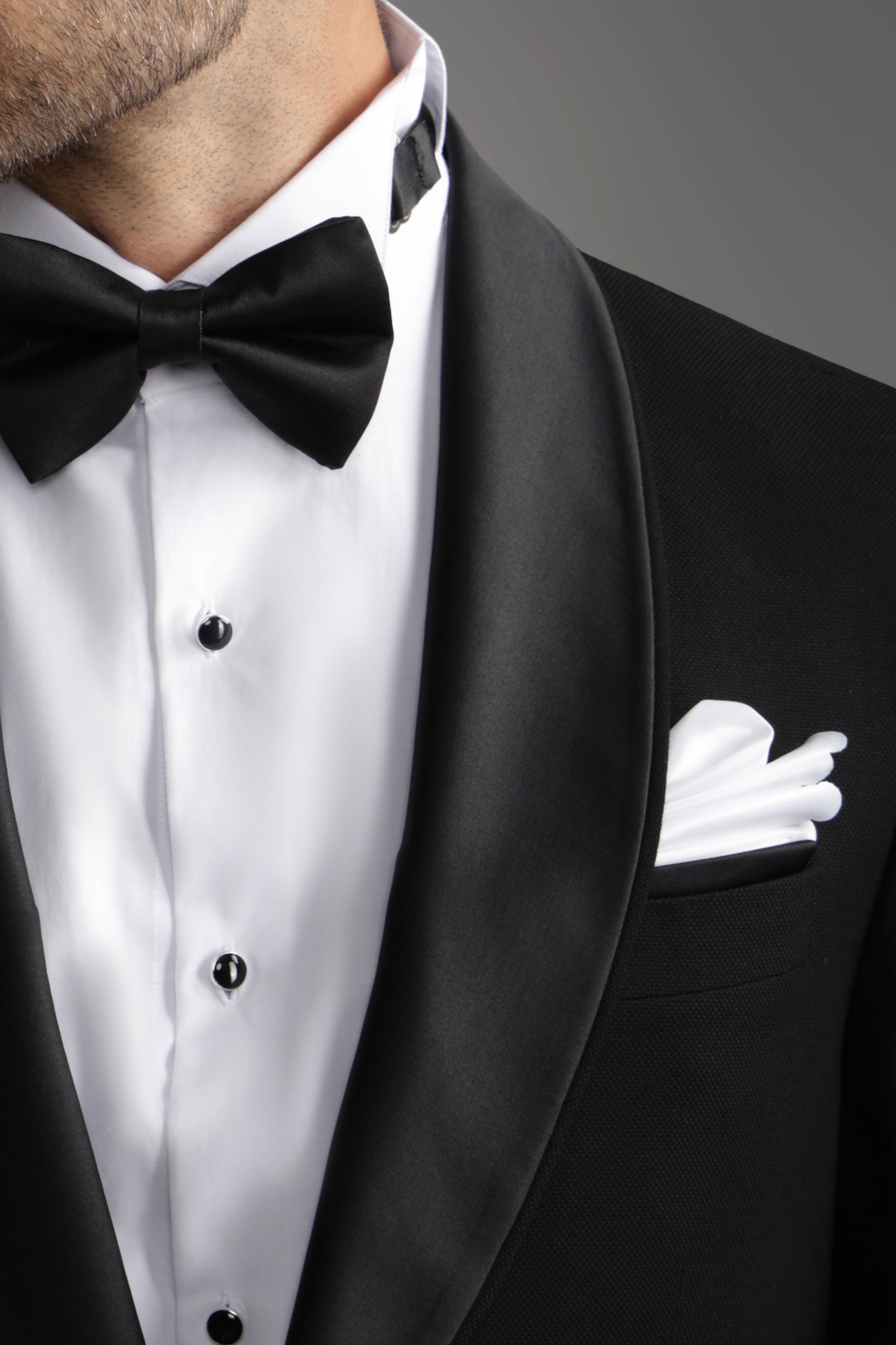 بدلة رسمية سوداء ضيقة