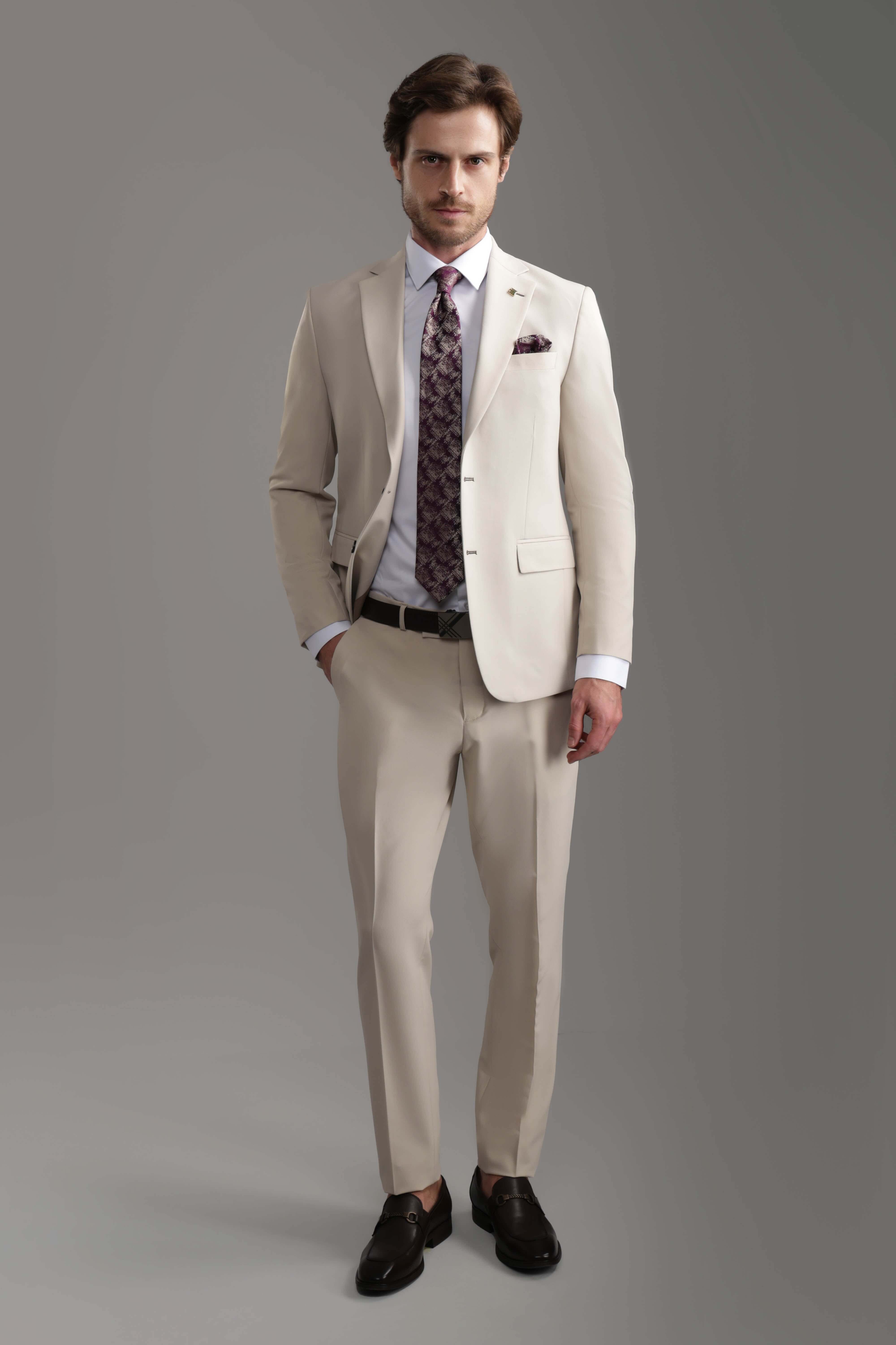 بدلة بيج فاتحة بقصّة Slim Fit