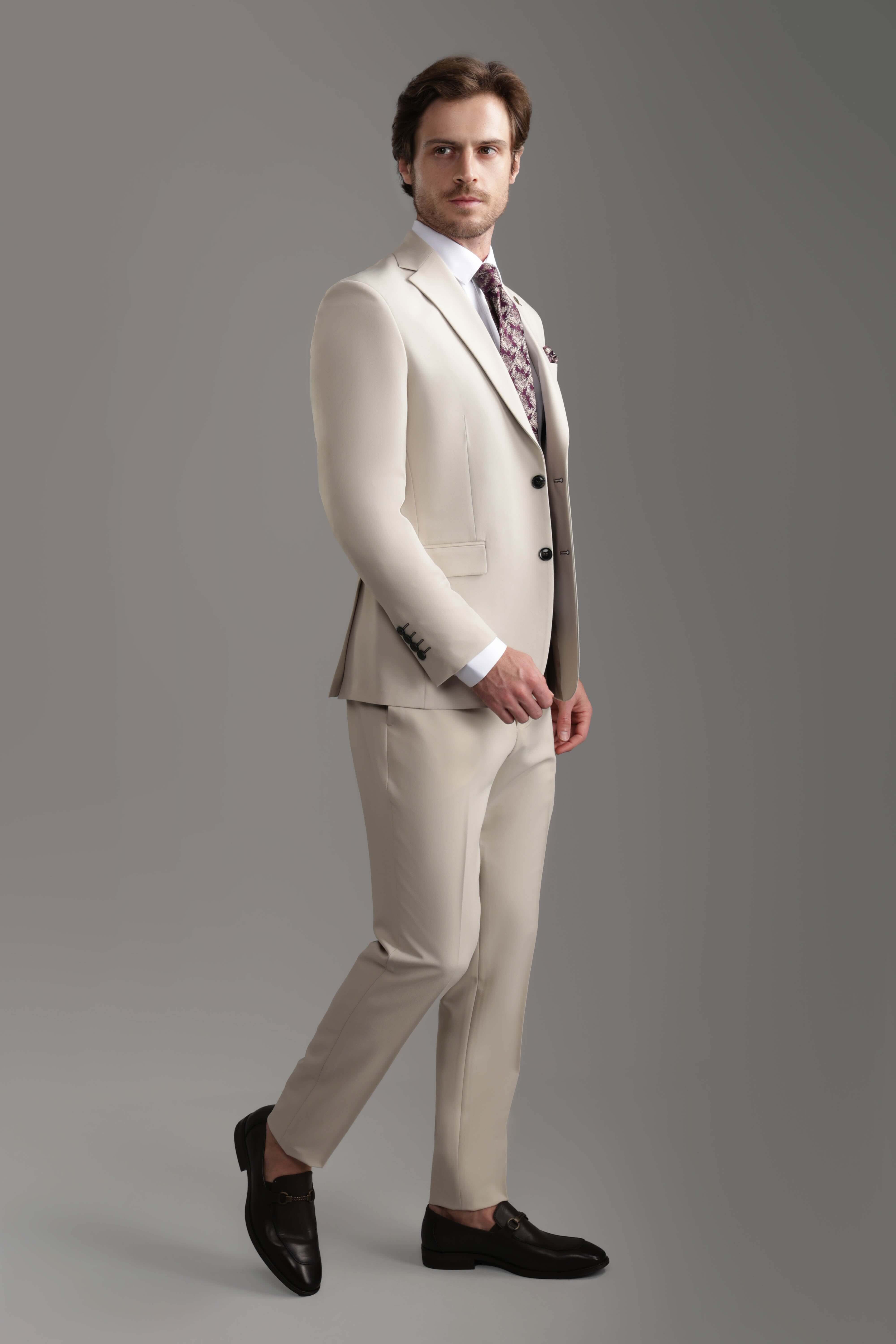 بدلة بيج فاتحة بقصّة Slim Fit