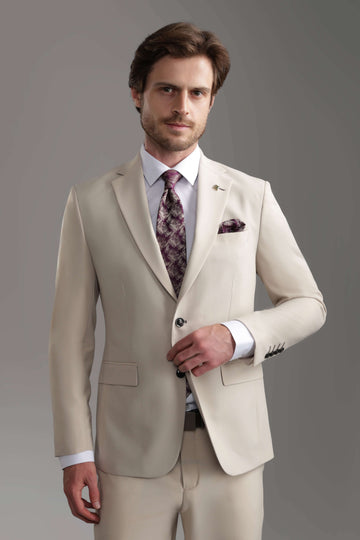 بدلة بيج فاتحة بقصّة Slim Fit