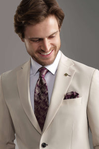 بدلة بيج فاتحة بقصّة Slim Fit