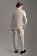 بدلة بيج فاتحة بقصّة Slim Fit