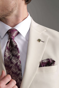 بدلة بيج فاتحة بقصّة Slim Fit