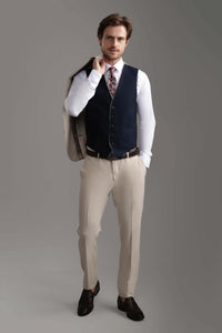 بدلة بيج فاتحة بقصّة Slim Fit