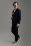 بدلة زرقاء داكنة بقصّة Slim Fit