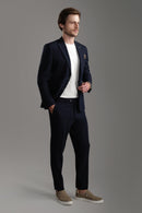 بدلة زرقاء داكنة بقصّة Slim Fit