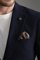 بدلة زرقاء داكنة بقصّة Slim Fit