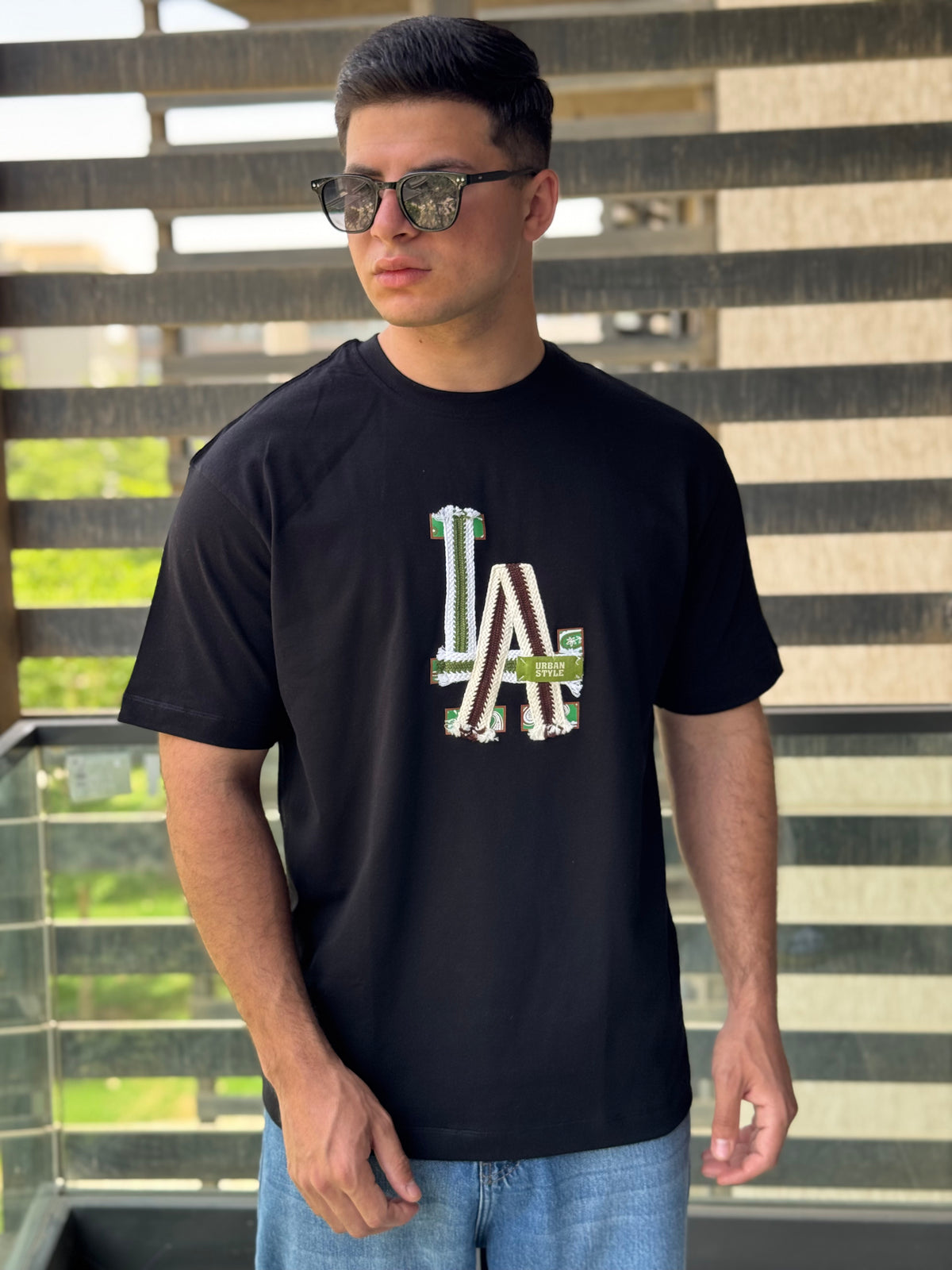 Black / M